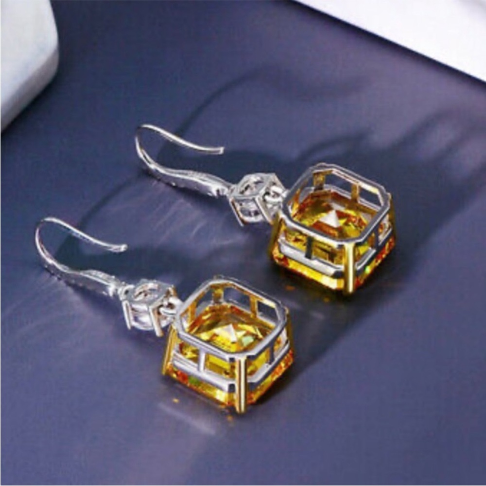 New Women’s Square Shape Citrine Stud Earrings - Picture 3 of 7